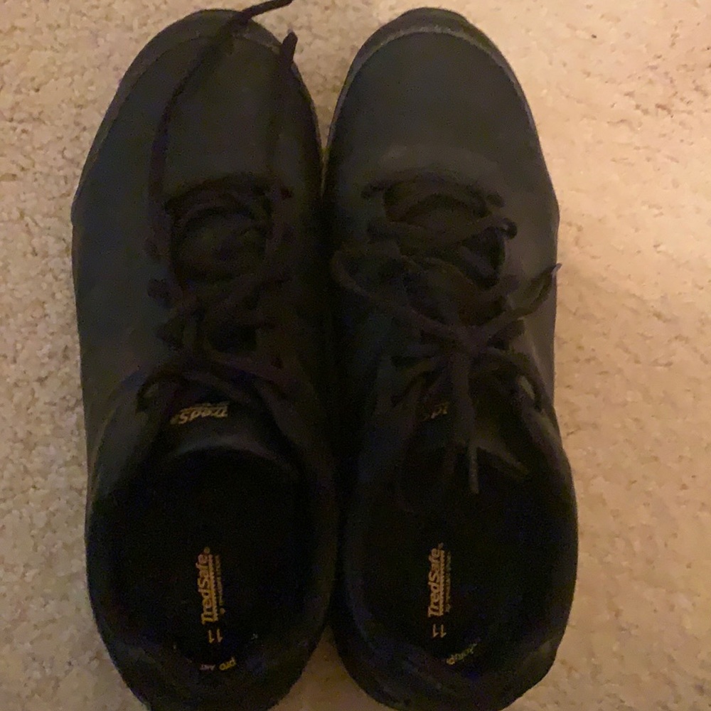 Anti-slip work shoes, only been worn once